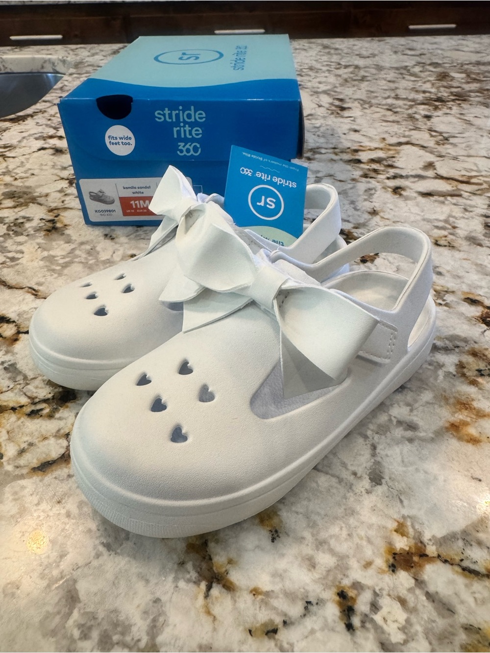 Stride Rite White Girls' kamila Sandals